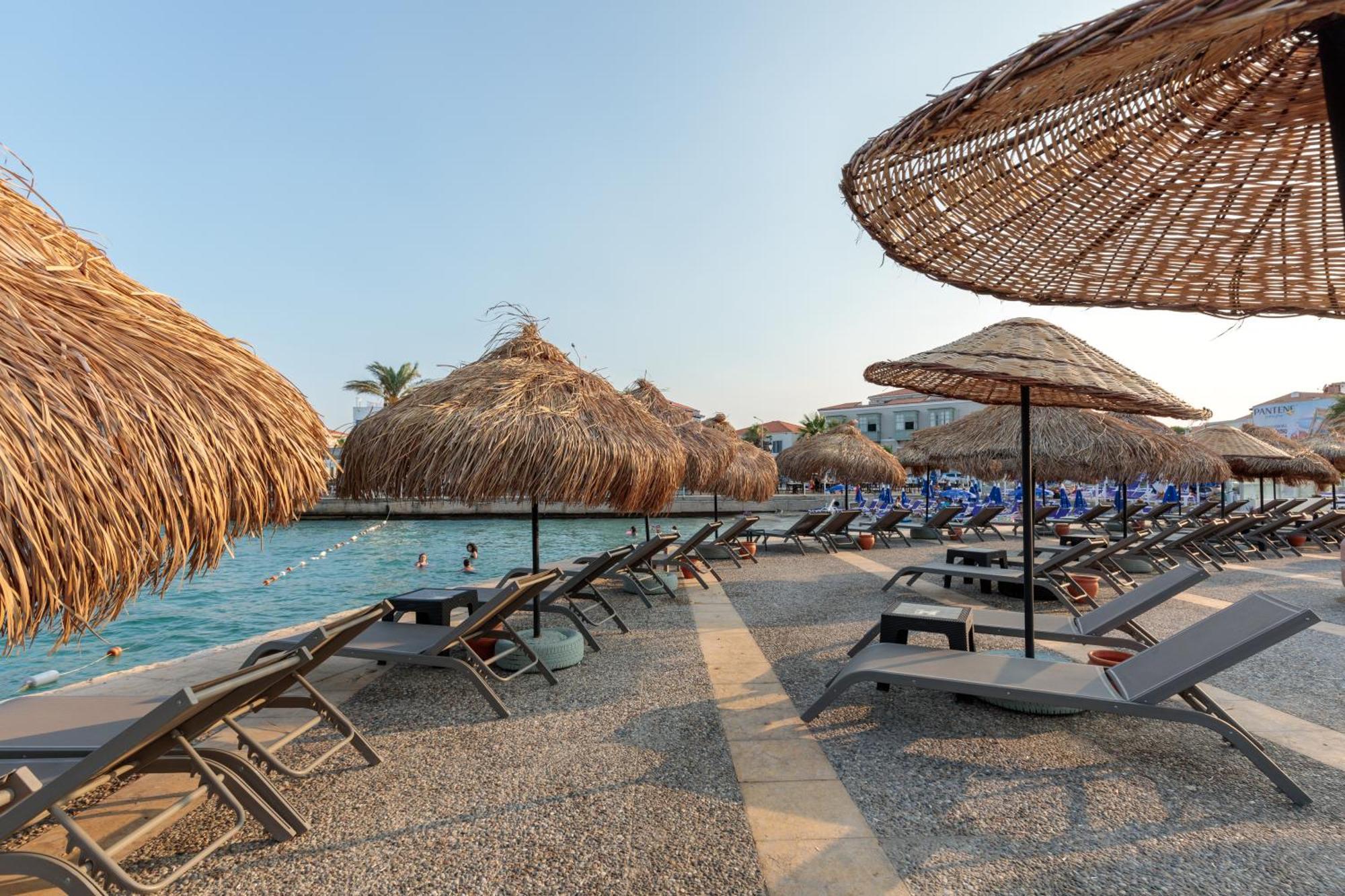 Cumbalica Beach Hotel Çeşme Exteriör bild